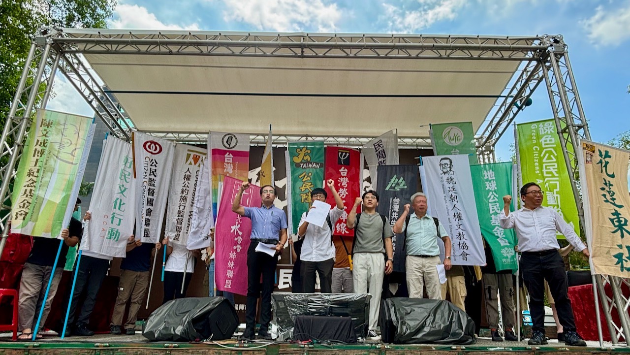 台灣公民陣線等50多個公民團體仍持續在立法院周邊舉辦夏季民主學院及公民論壇，呼籲民眾繼續參與